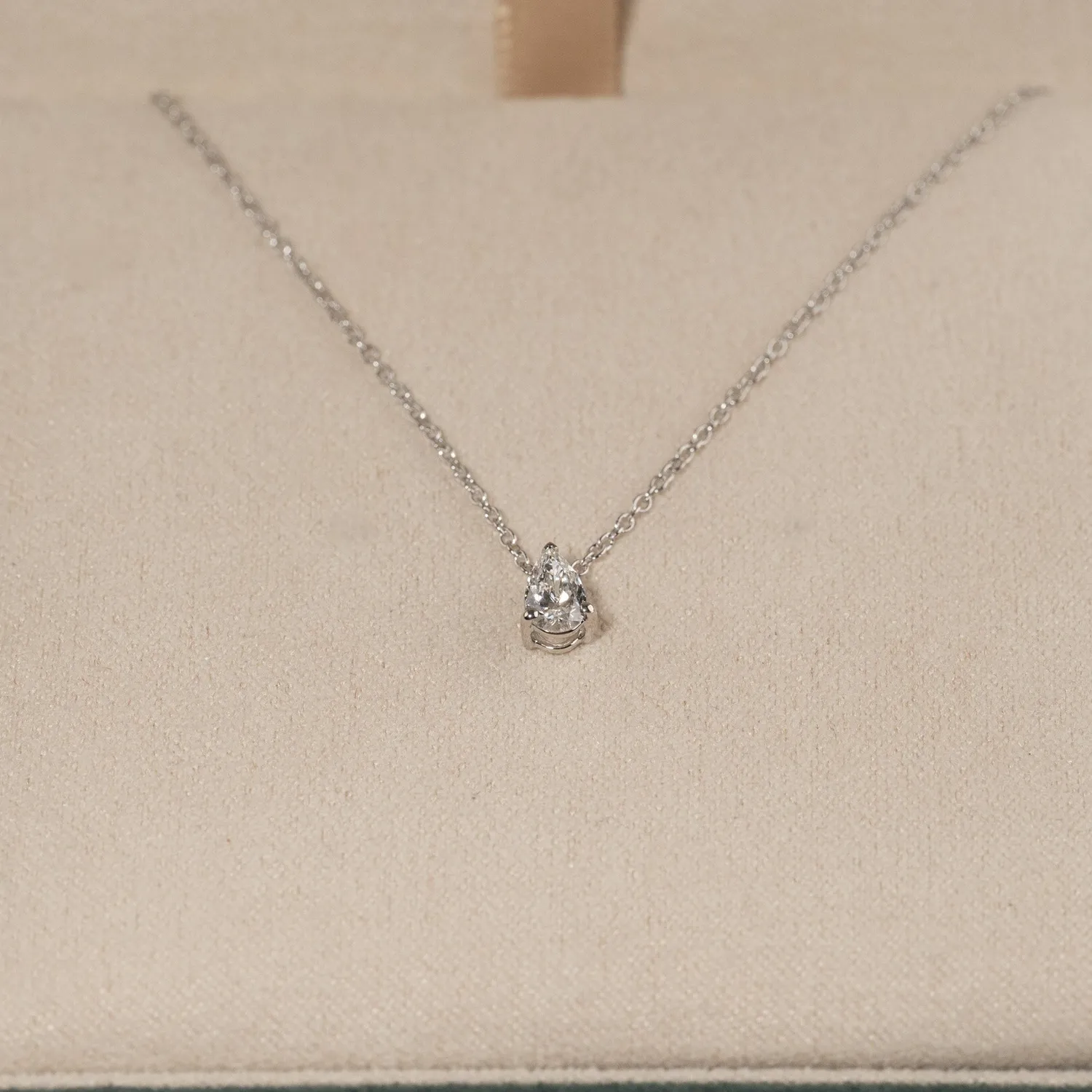 Sisi Copenhagen Diamond solitaire pear vedhæng 0,25 ct hvidguld