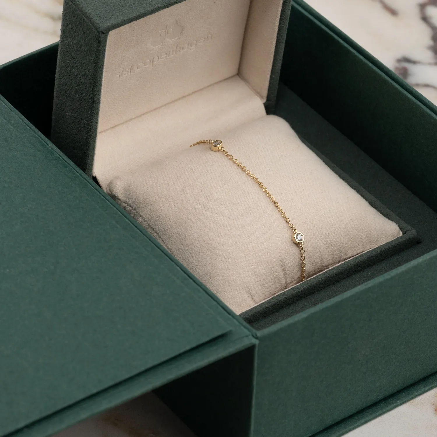 Sisi Copenhagen Three Stone armbånd 0,3 ct 14 kt guld