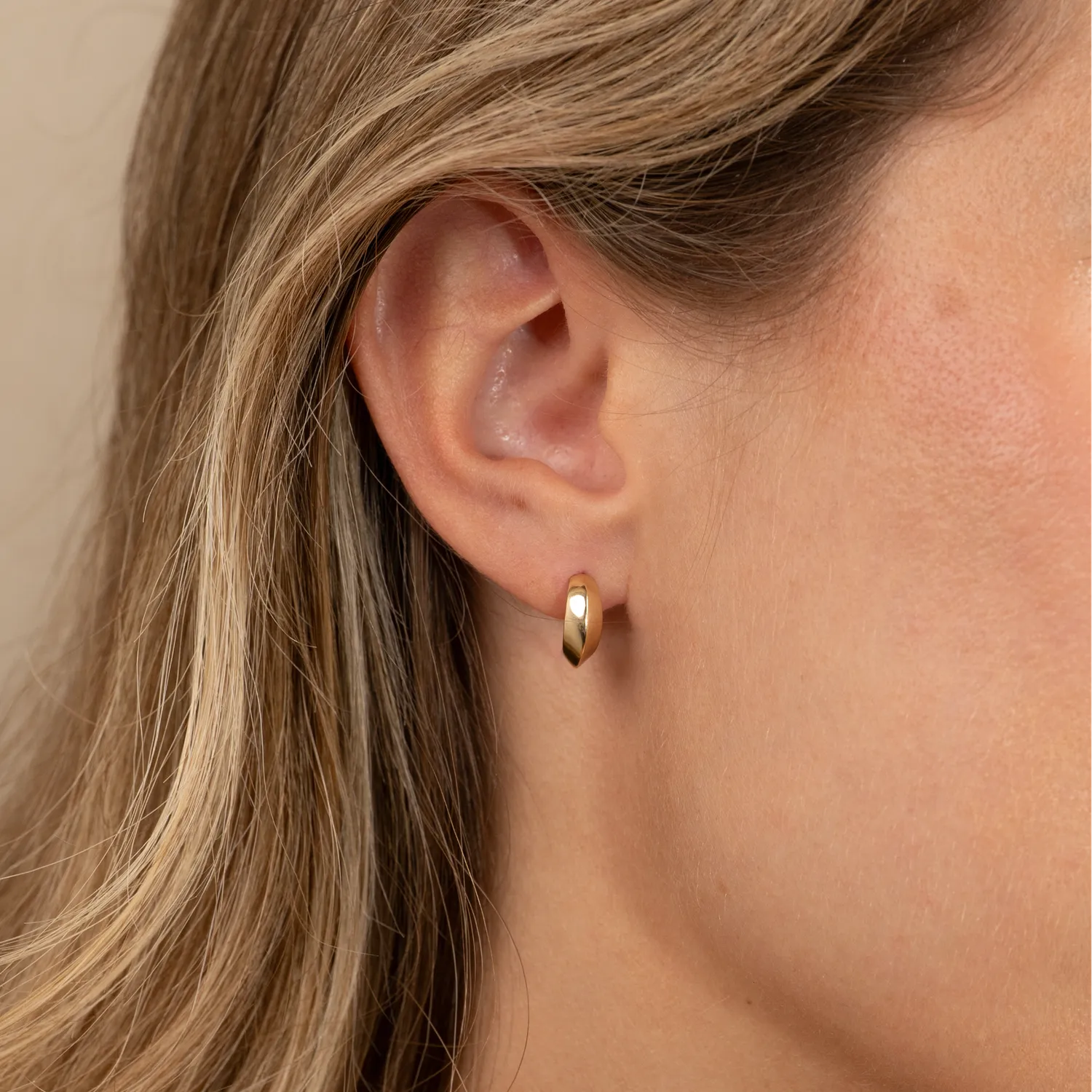 Sisi Copenhagen Linea creoler 9kt guld ørestikkere facet