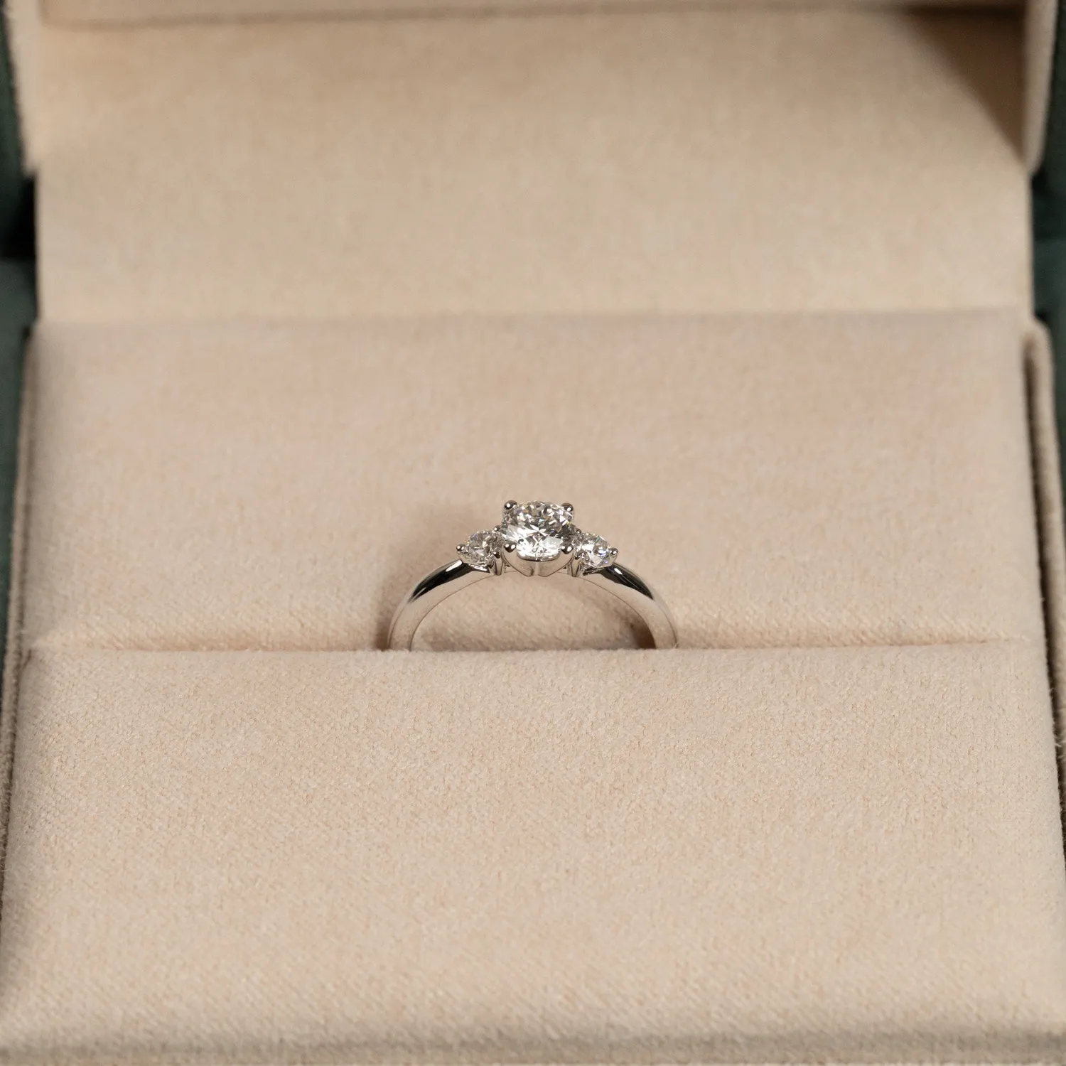 Sisi Copenhagen Round Trilogy diamantring 0,7 ct hvidguld