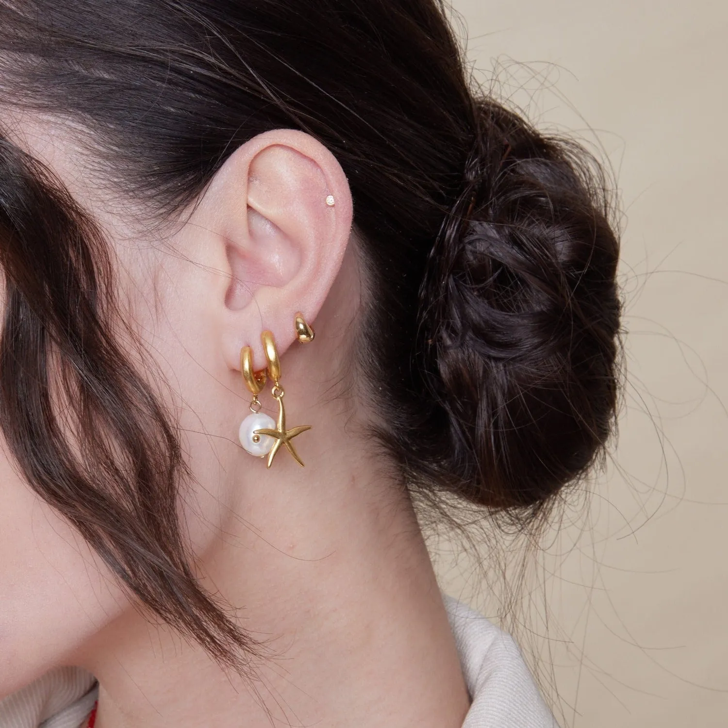 Orelia Tiny Tapered Micro Hoop øreringe guld små