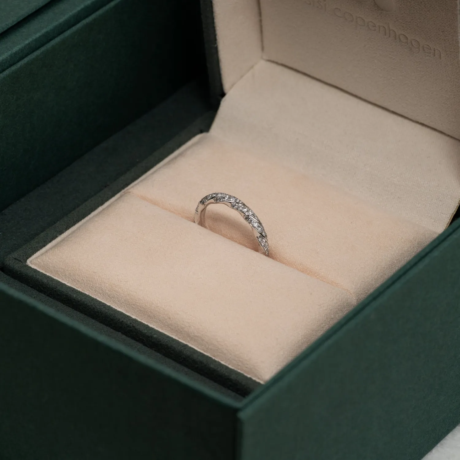 Sisi Copenhagen Twisted Alliance diamantring 0,4 ct 14 kt hvidguld