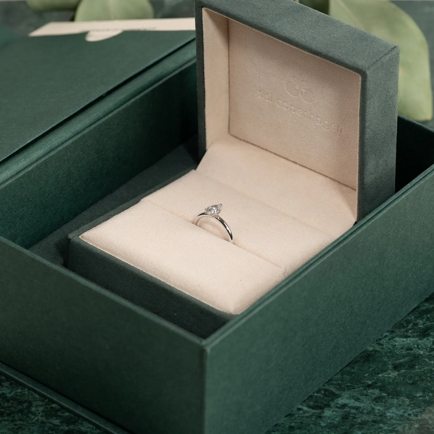 Sisi Copenhagen Solitaire Pear diamantring 0,75 ct hvidguld 52