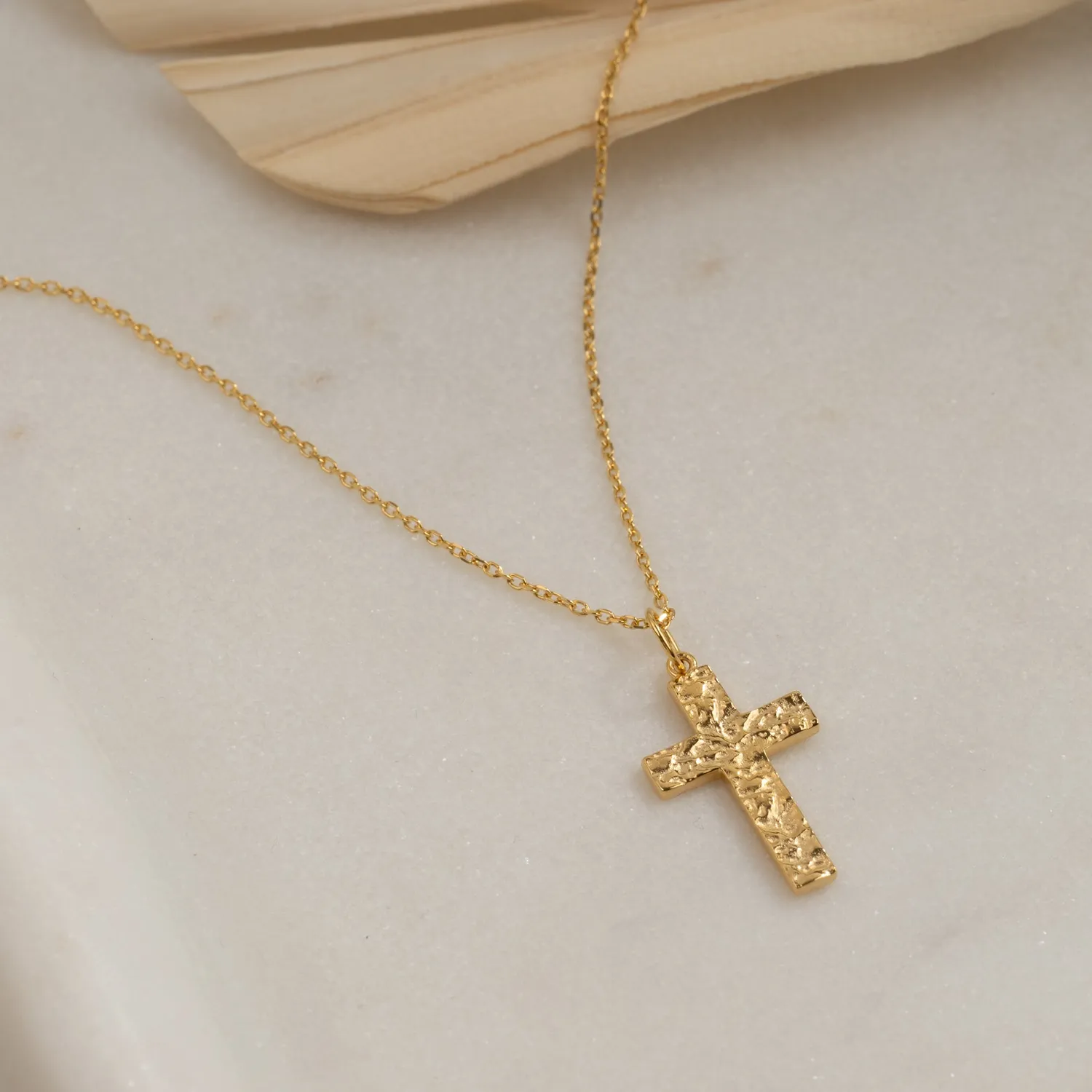 Sisi Copenhagen Elma Cross korsvedhæng forgyldt 20 mm gave
