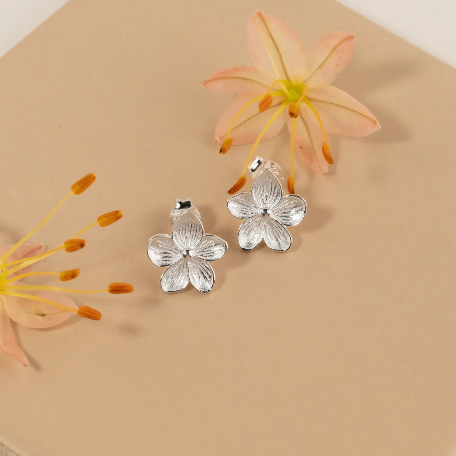 Sisi Copenhagen Ane stud øreringe sølv blomst 12 mm