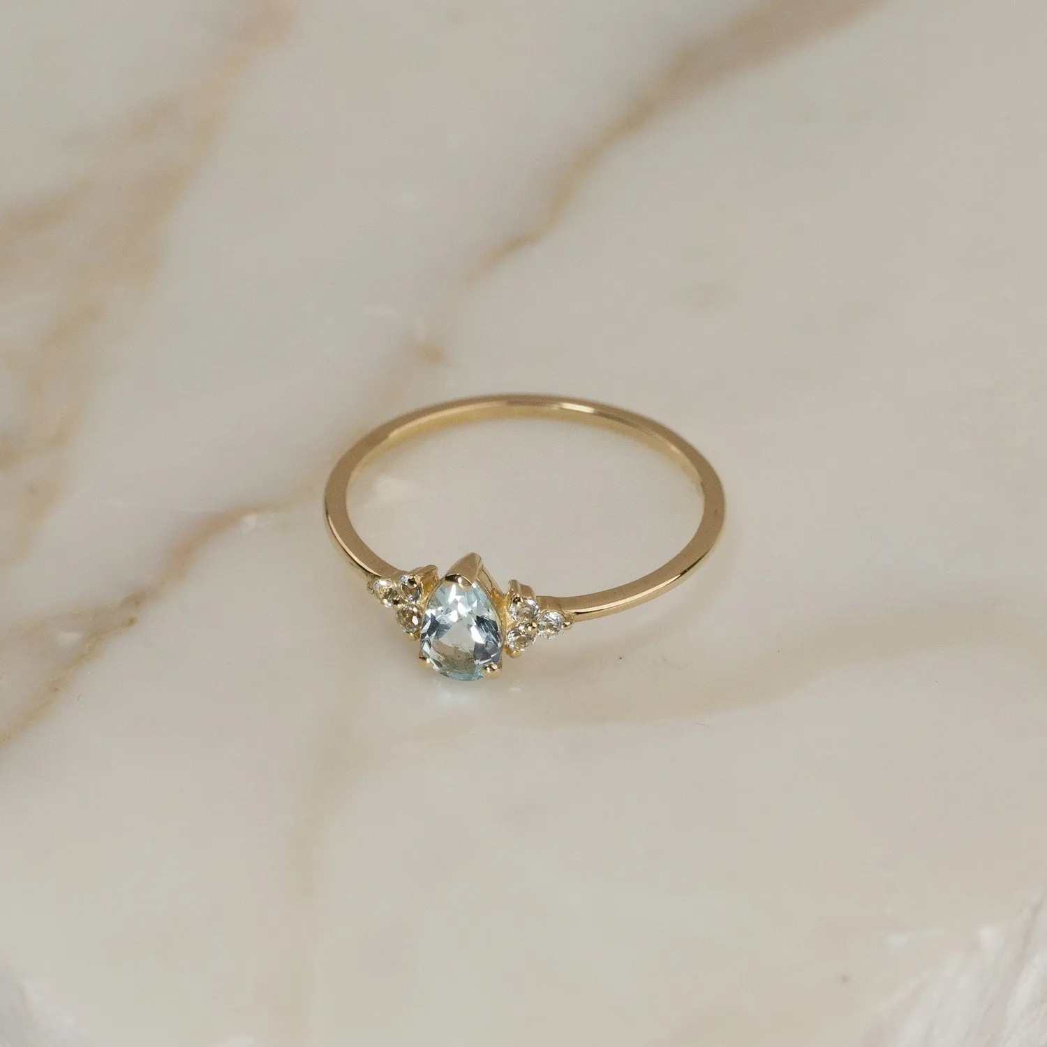 Sisi Copenhagen Cassandra ring guld blå topas str. 52