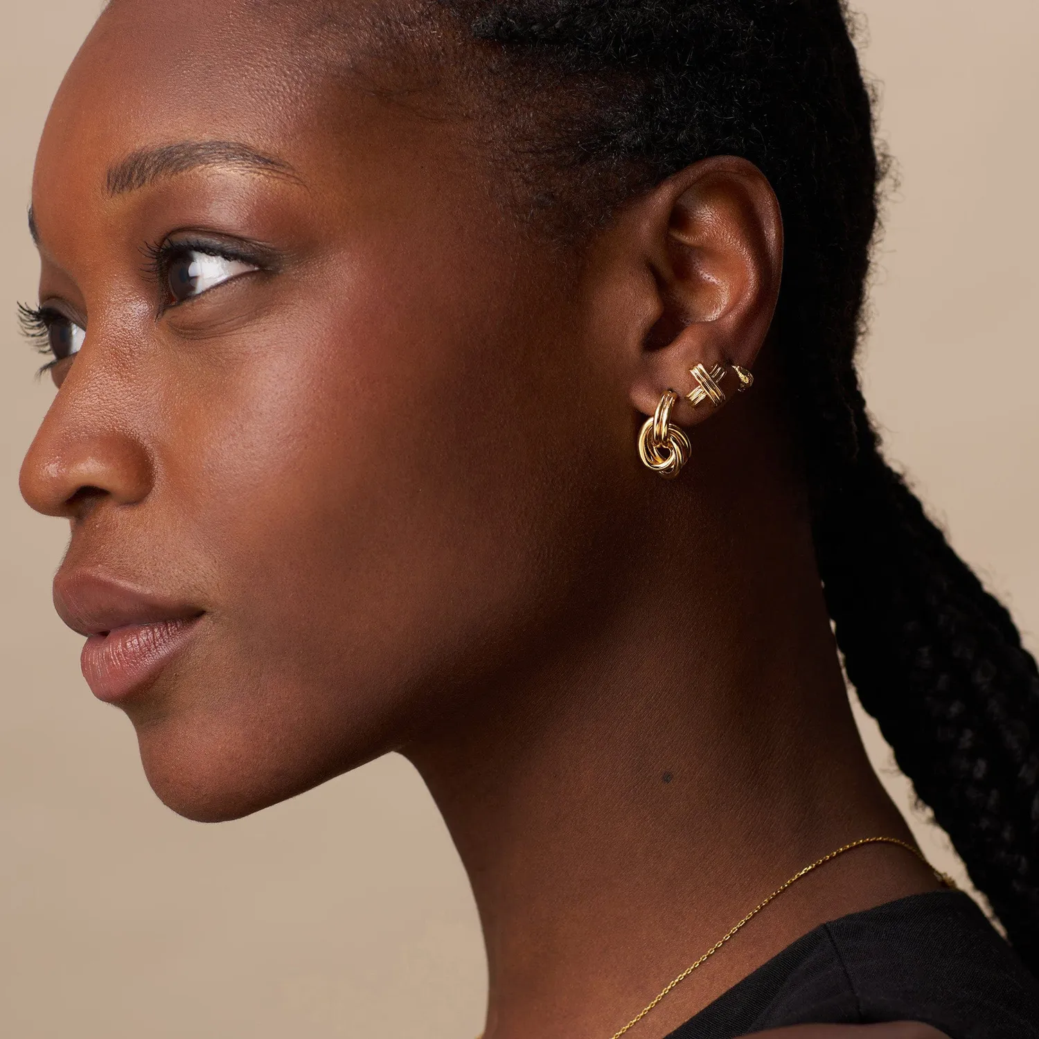 Orelia Textured Tiny Tapered Hoop øreringe guld små
