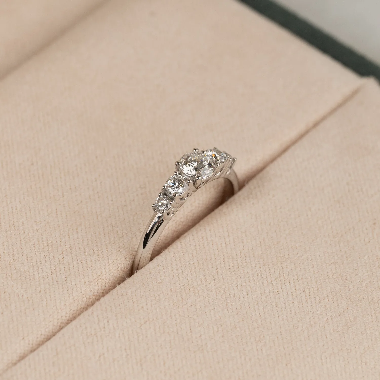 Sisi Copenhagen Five-Stone Trellis ring hvidguld 0,5 ct