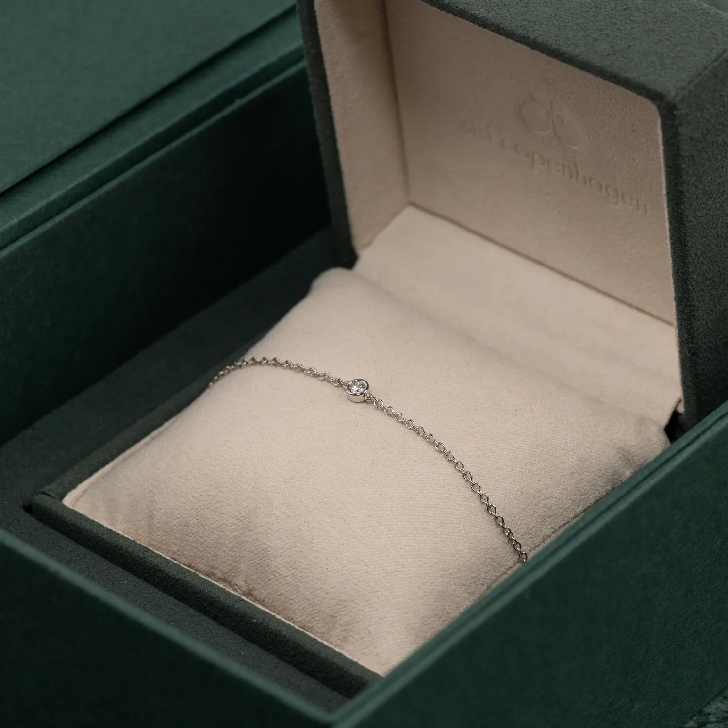 Sisi Copenhagen Solitaire bezel armbånd hvidguld 0,08 ct