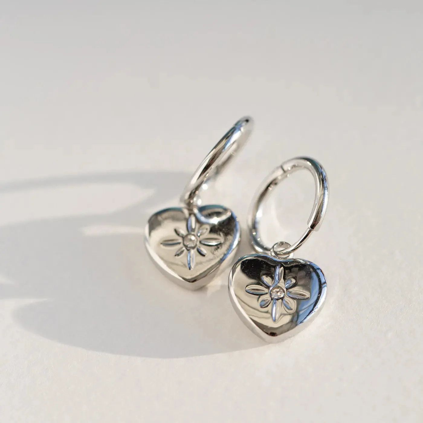 TIMI OF SWEDEN Lola crystal heart hoop øreringe guld