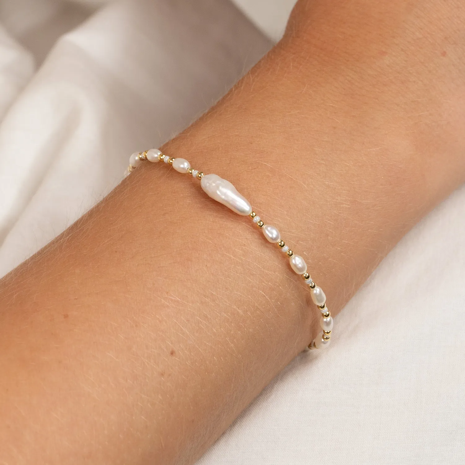 Sisi Copenhagen Lana Pearl armbånd forgyldt perler 16cm