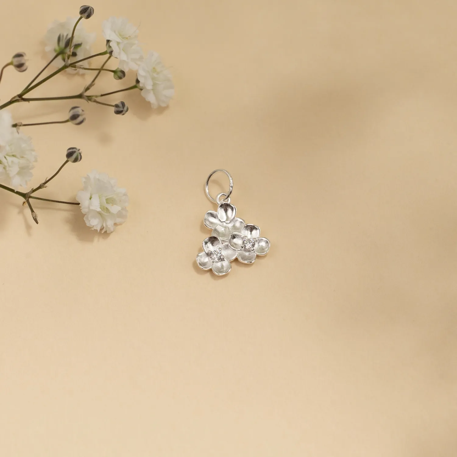Sisi Copenhagen Flora Crystal vedhæng forgyldt blomst
