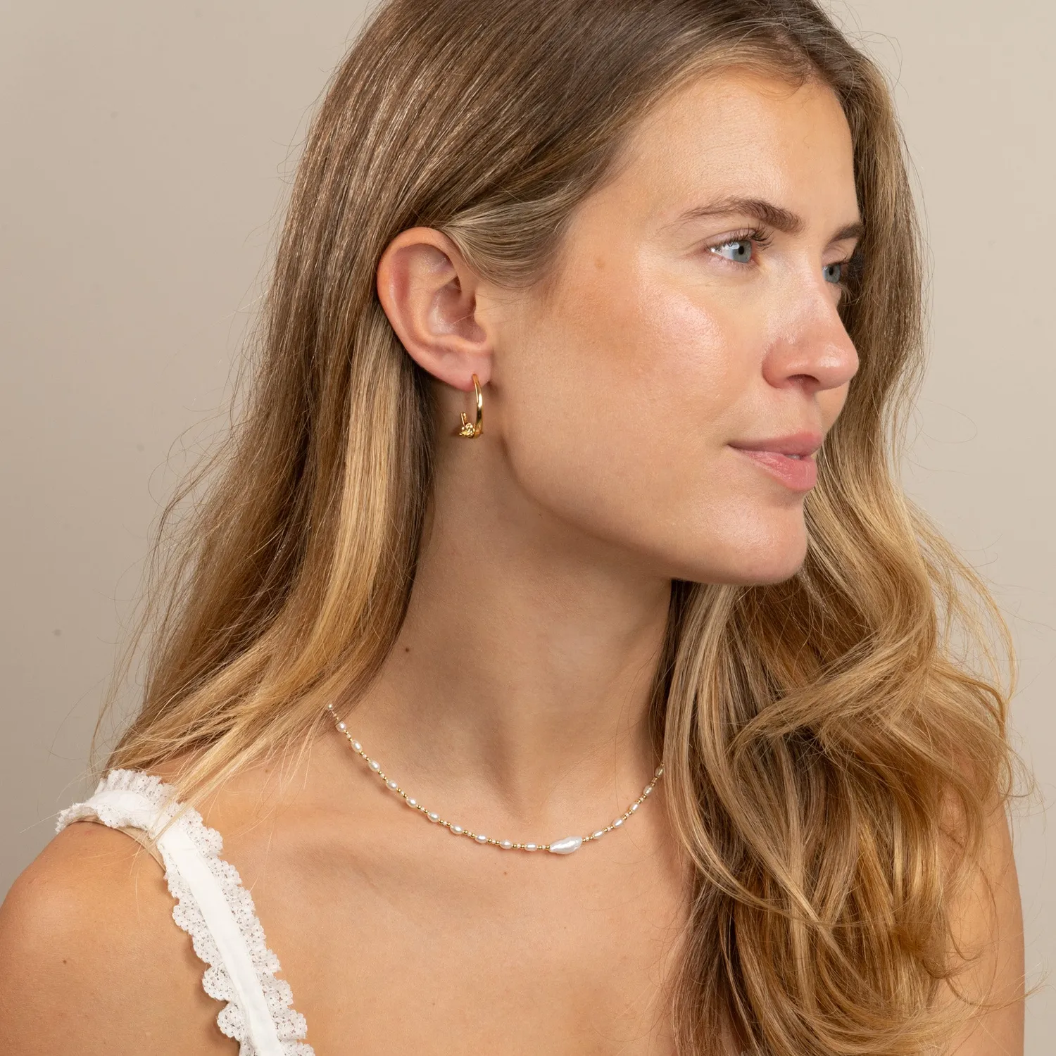 Sisi Copenhagen Lana Pearl Golden halskæde forgyldt med perler