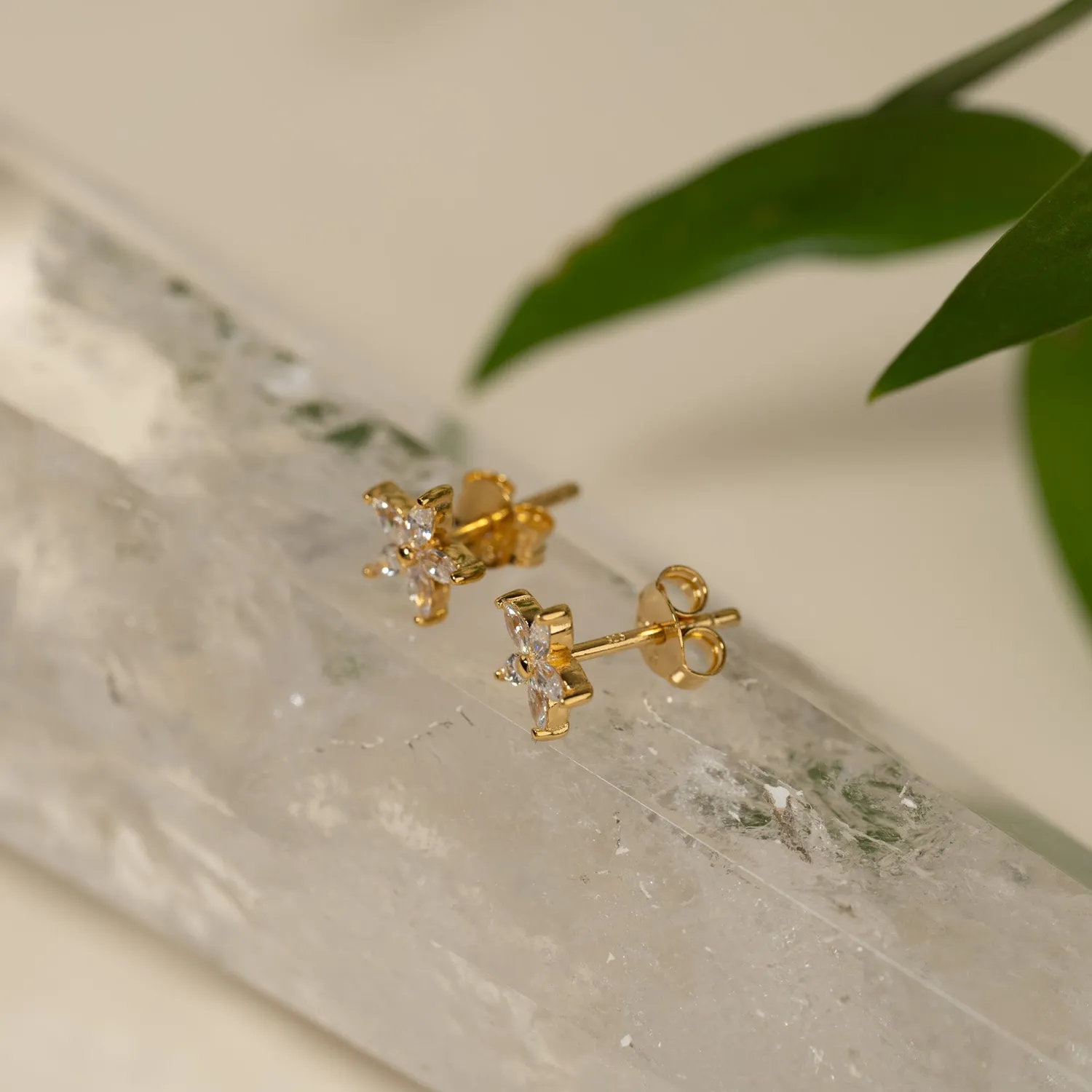 Sisi Copenhagen Bellis Crystal ørestikker forgyldt zirkonia