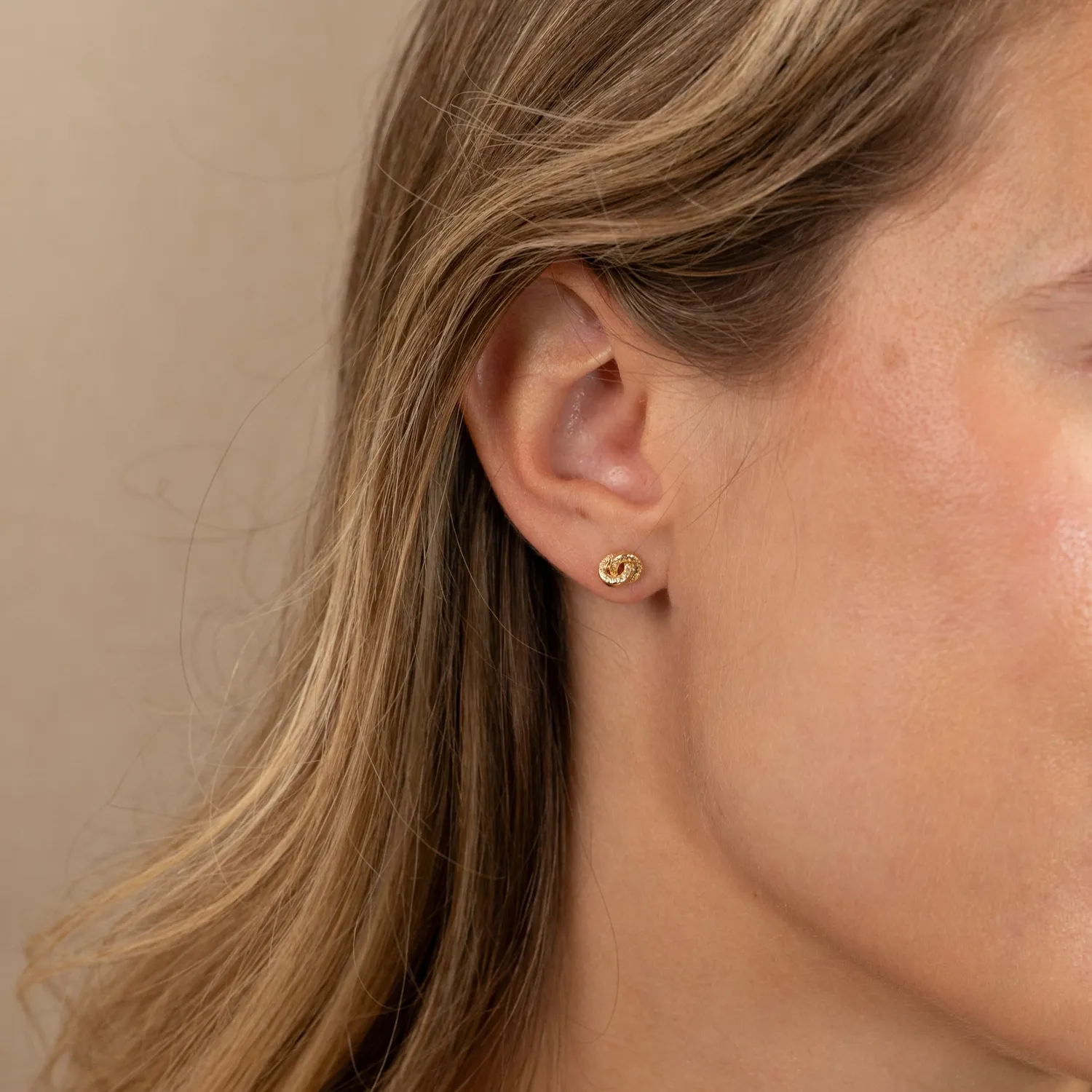 Sisi Copenhagen Josefine Small ørestikker 9 karat guld