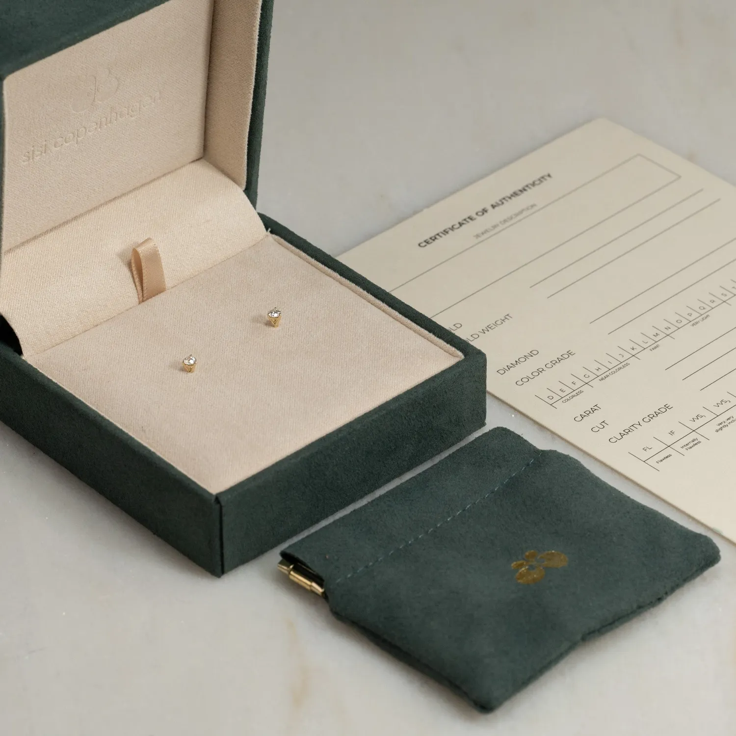 Sisi Copenhagen Simple 0,2 ct diamantørestikker 14 kt guld
