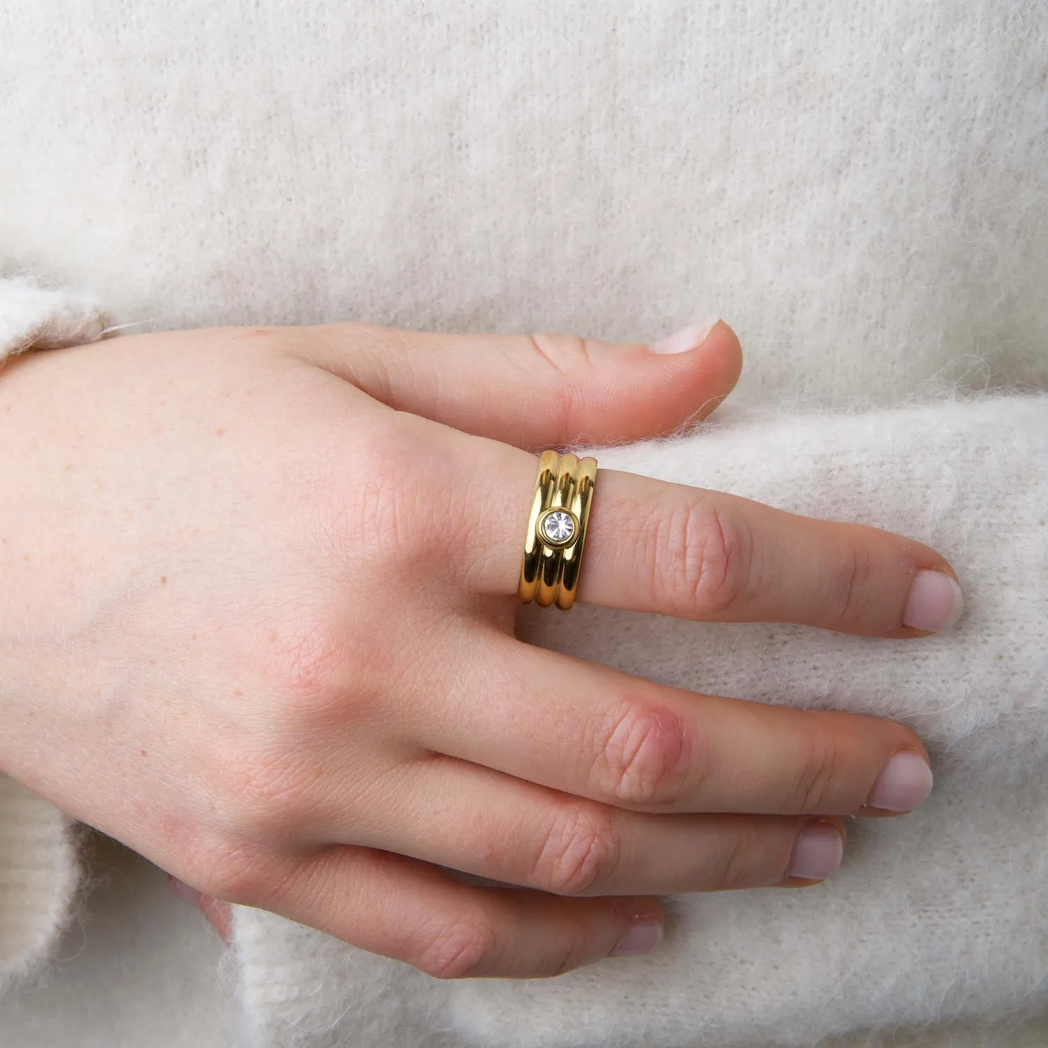 TIMI OF SWEDEN Jane krystalring rustfrit stål guld 19