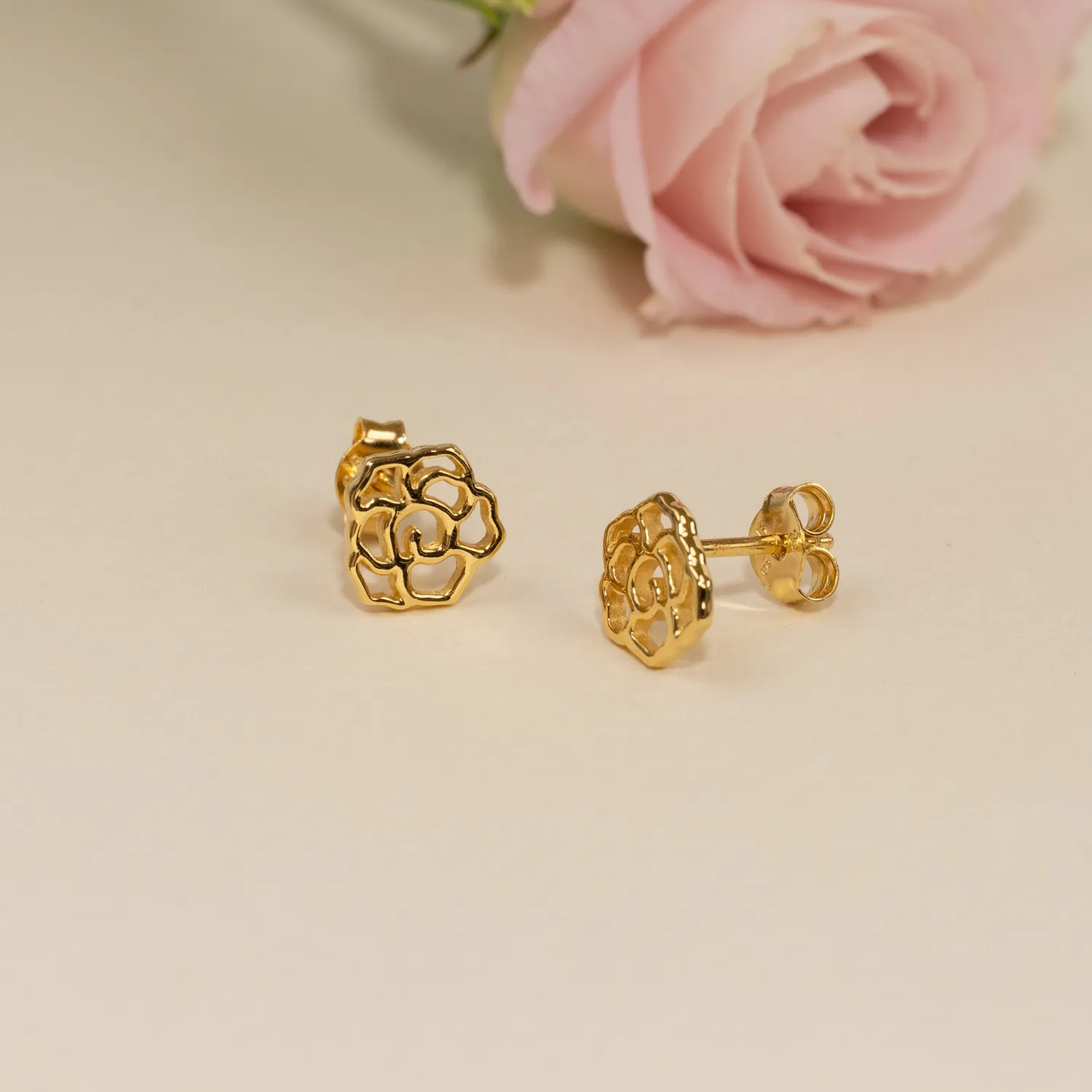 Sisi Copenhagen Rosa Golden ørestikker forgyldt rose 8 mm