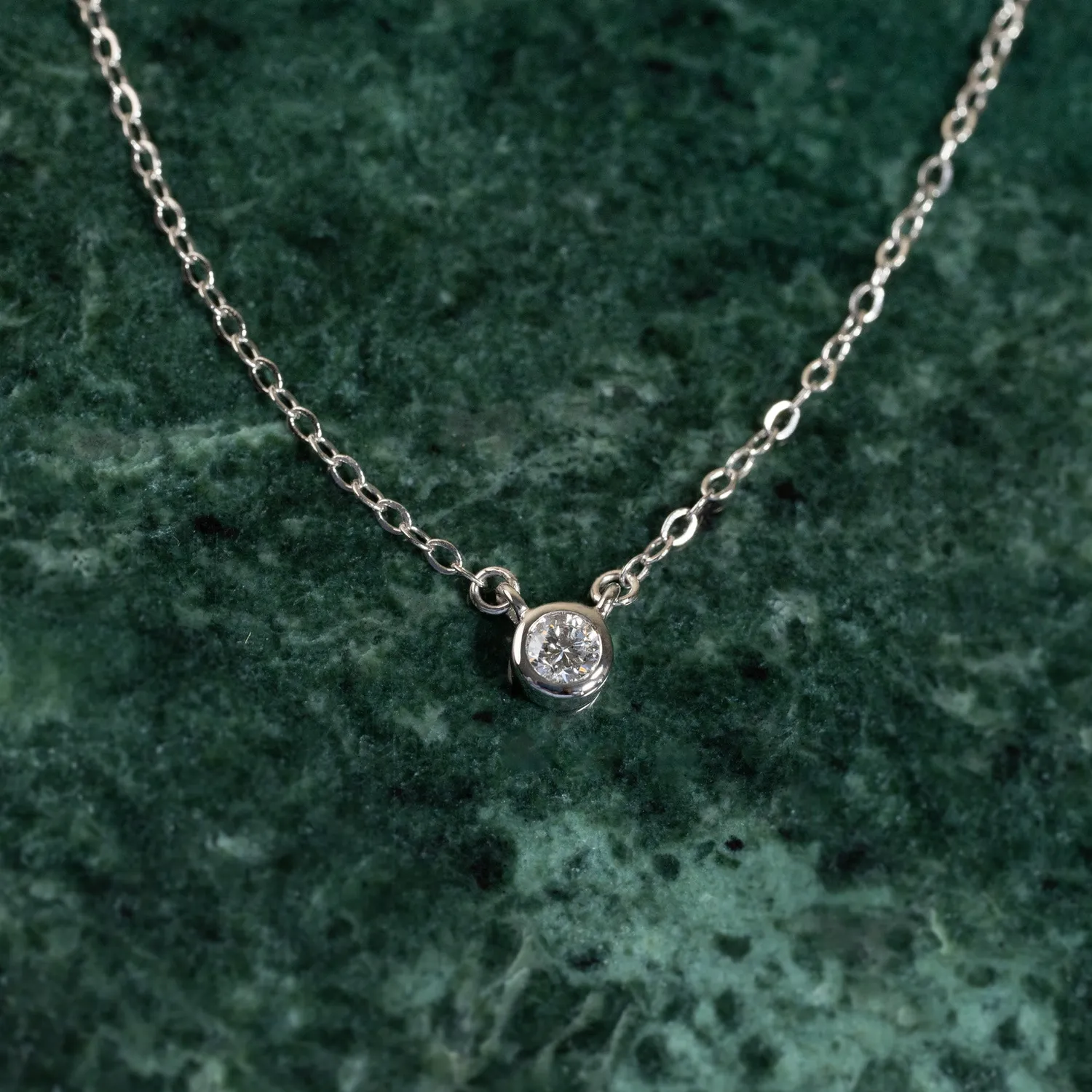 Sisi Copenhagen Diamond Solitaire Bezel halskæde hvidguld 0,1 ct