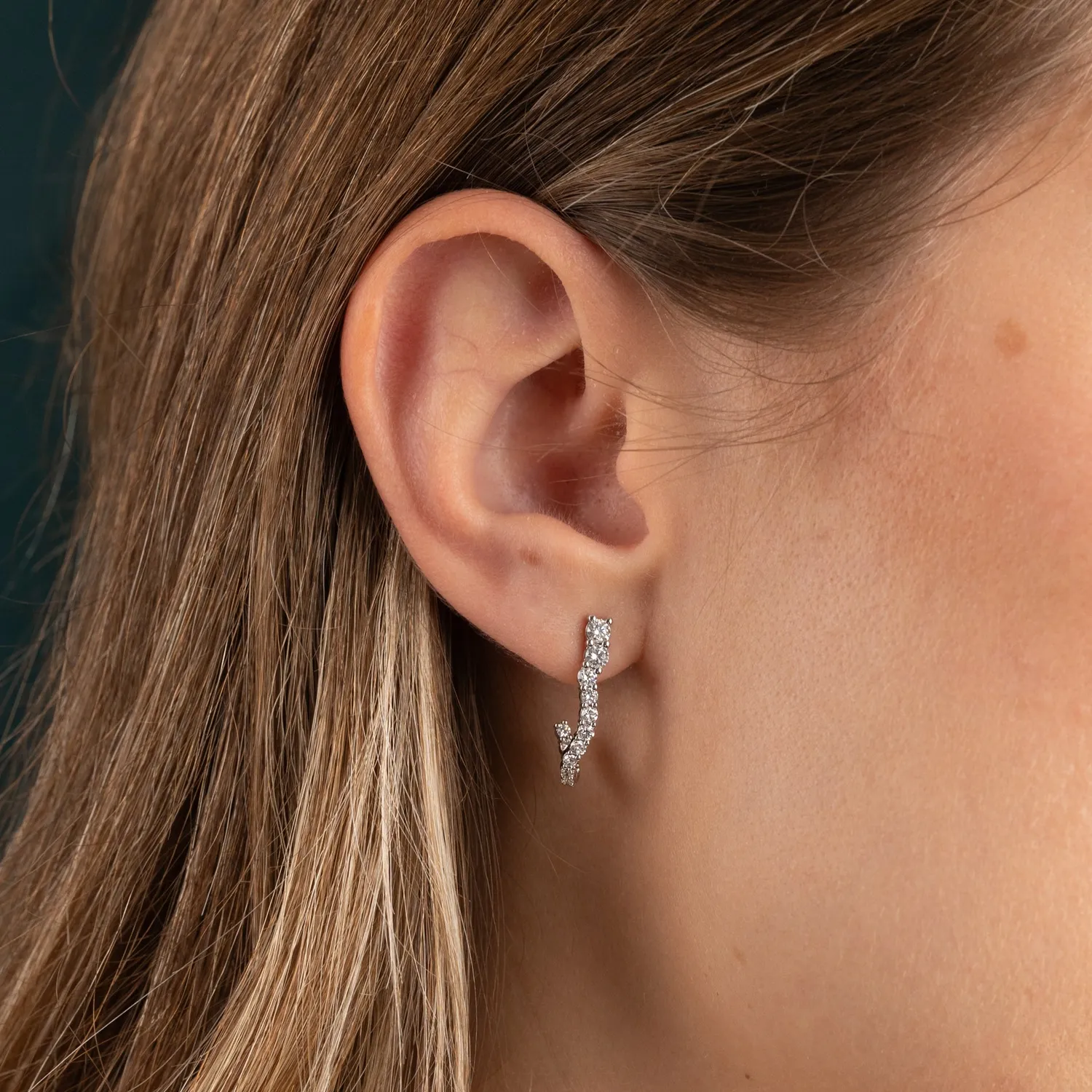 Sisi Copenhagen Graduating Curved lab-diamantcreoler hvidguld 0,9 ct