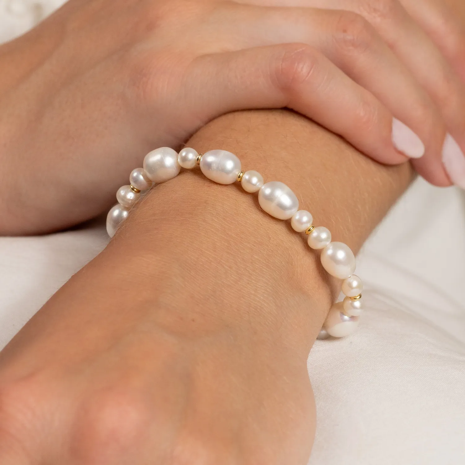 Sisi Copenhagen Kalana Pearl Golden armbånd perler 16+4 cm