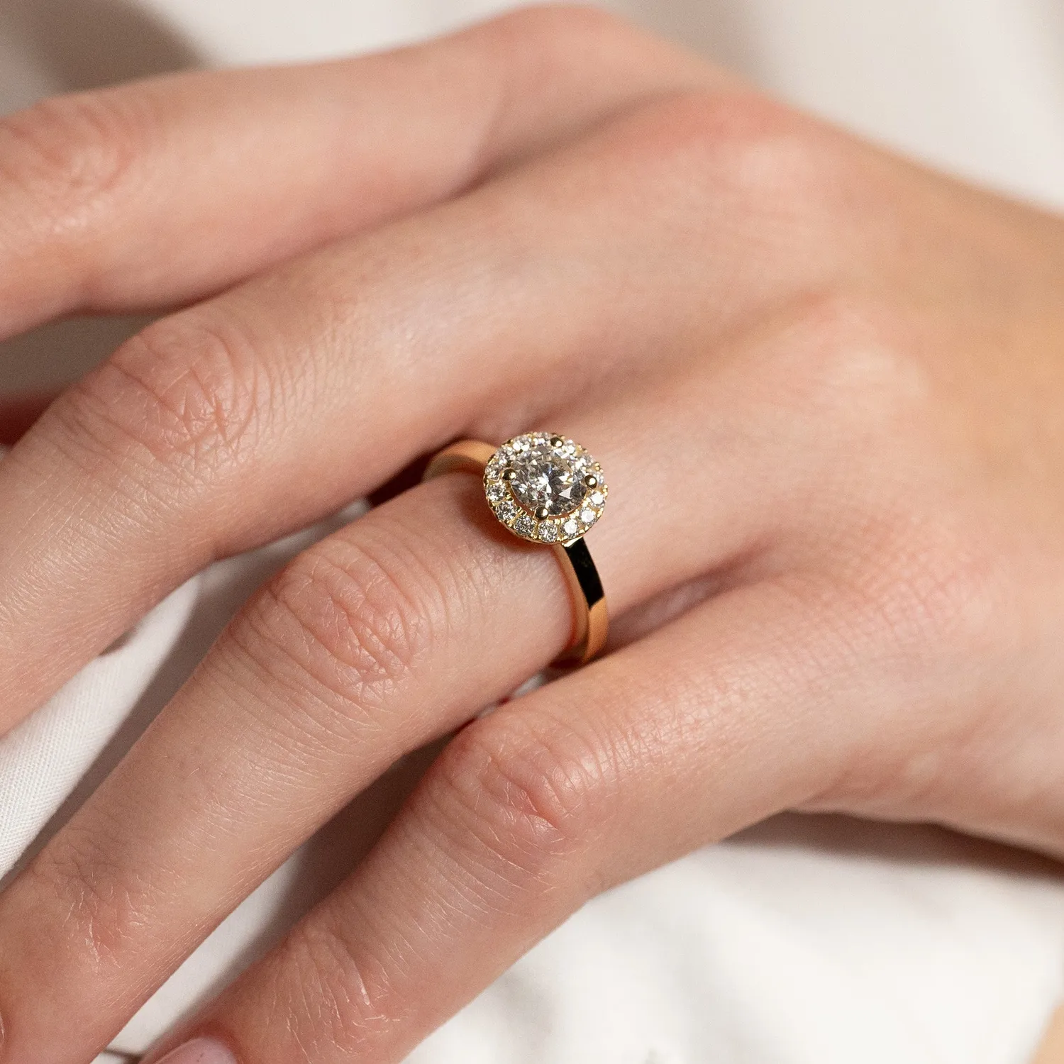 Sisi Copenhagen Simple Halo diamantring 1,0 ct guld