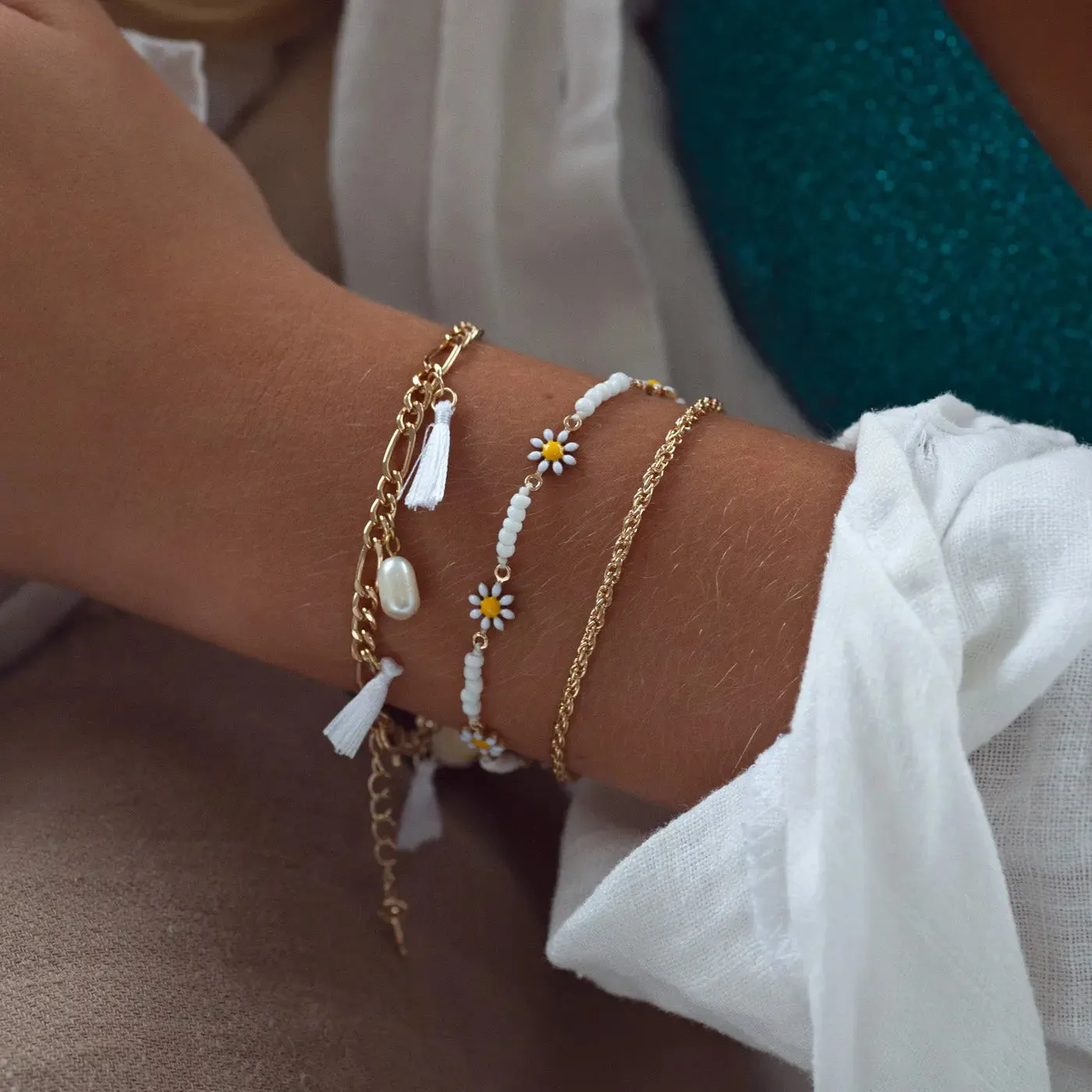 TIMI OF SWEDEN Astrid Daisy emaljearmbånd guld 17 cm