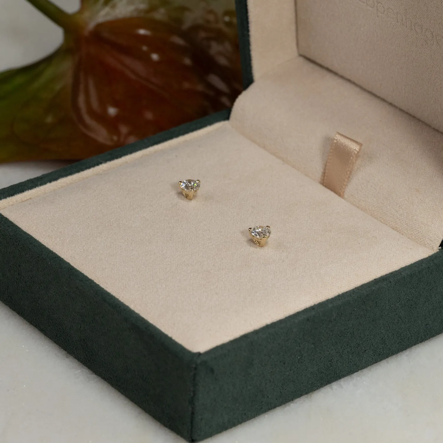 Sisi Copenhagen Simple diamantørestikker 0,75 ct guld