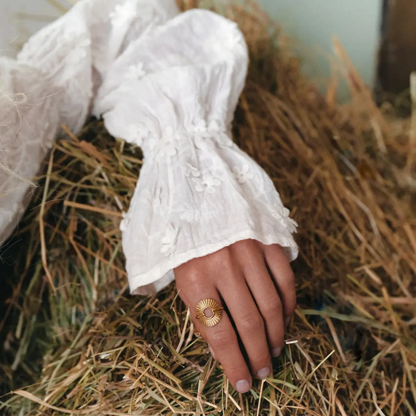 TIMI OF SWEDEN Helene Circle Ray justerbar ring guld