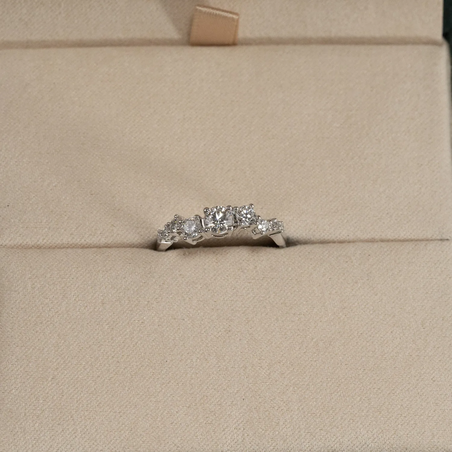 Sisi Copenhagen Organic Cluster 0.7ct diamantring hvidguld 14kt