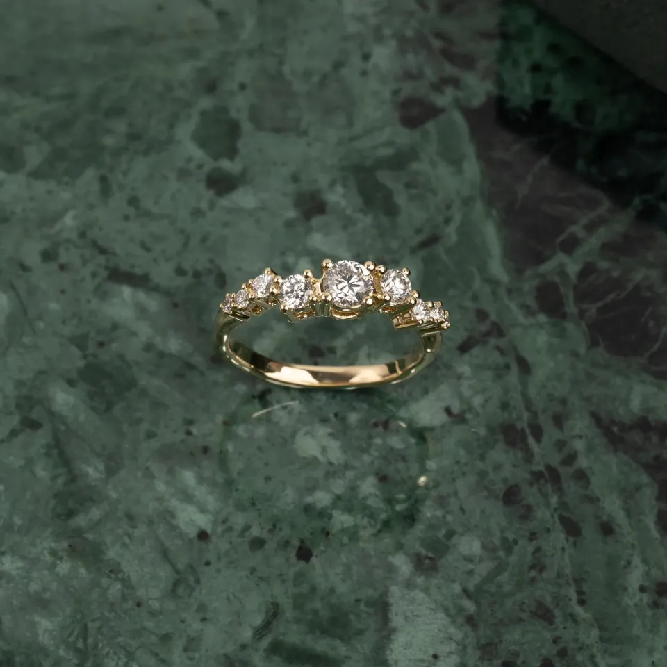 Sisi Copenhagen Organic Cluster 0.7ct diamantring guld 14 kt