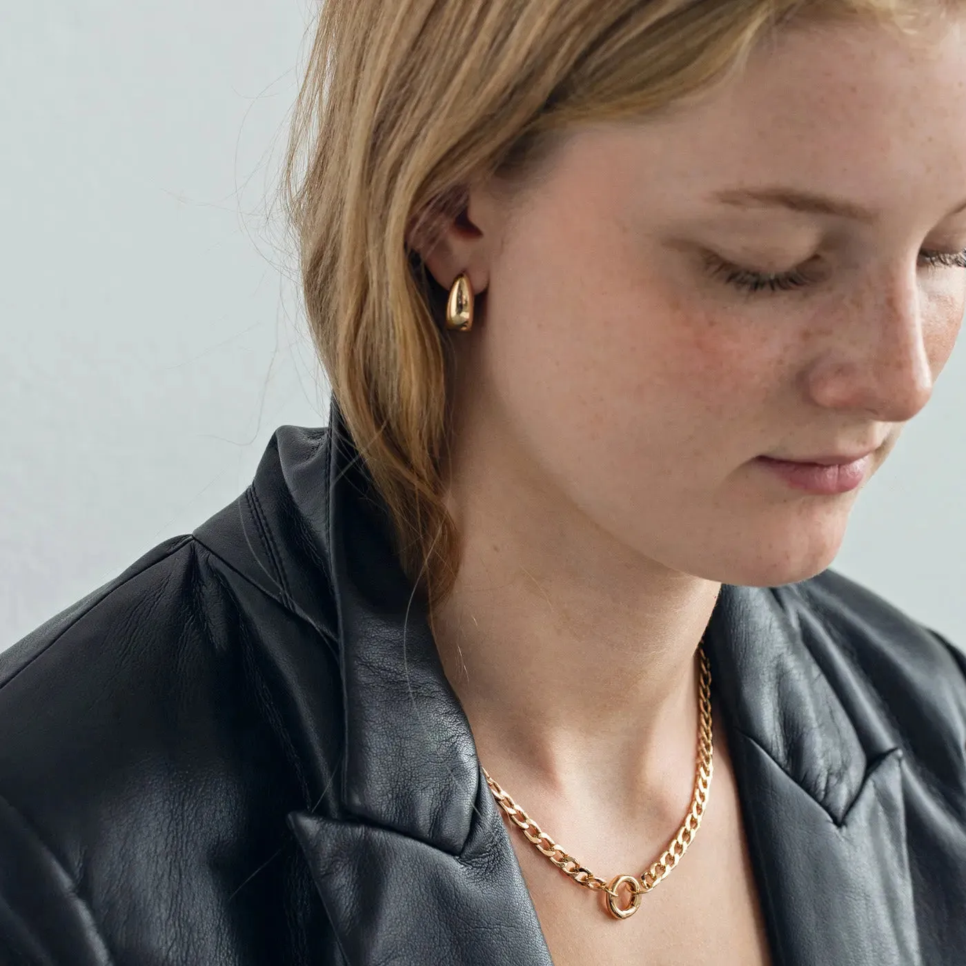 TIMI OF SWEDEN Klassisk Wide Hoop øreringe guld 16 mm