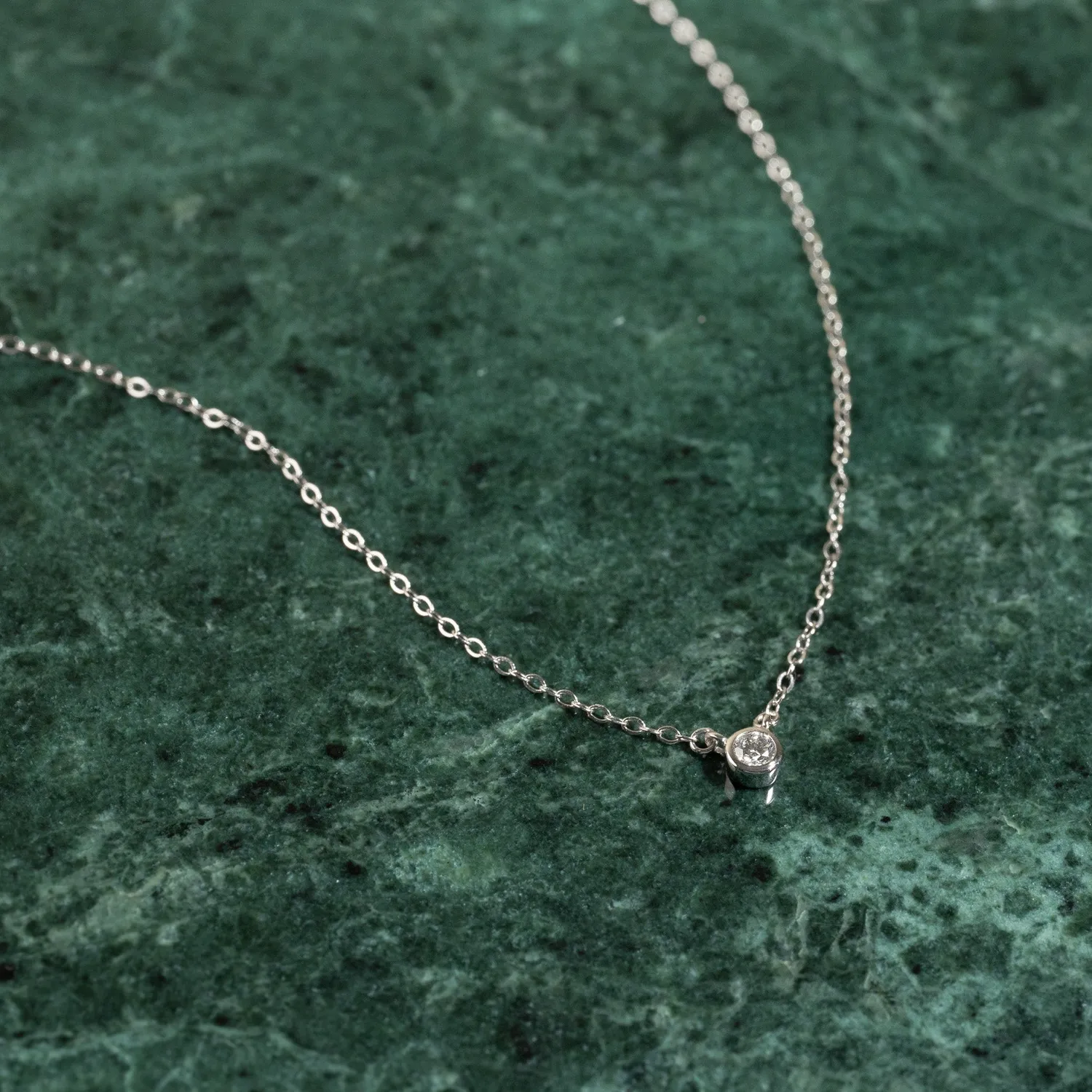 Sisi Copenhagen Diamond Solitaire Bezel halskæde hvidguld 0,1 ct