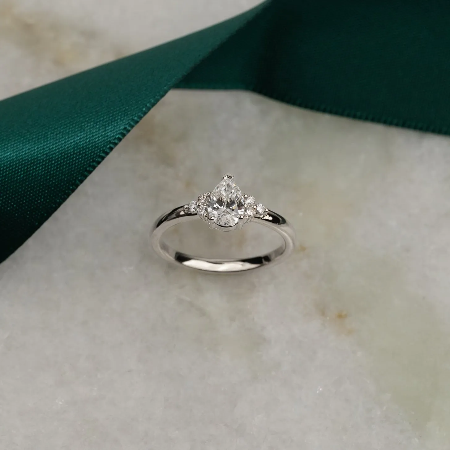 Sisi Copenhagen Pear Triad 0,65 ct ring guld 14 kt hvid