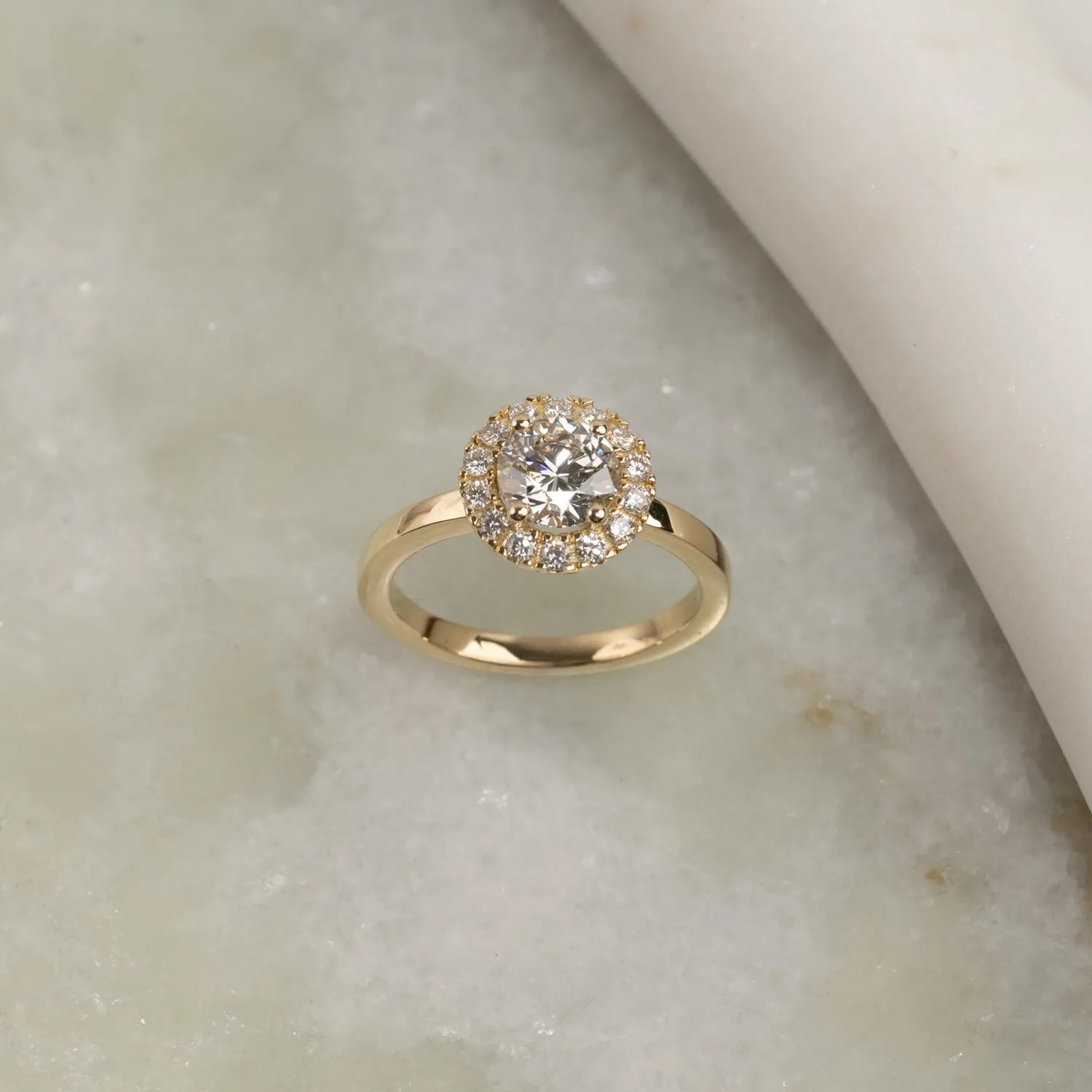Sisi Copenhagen Simple Halo diamantring 0,7 ct 14 kt guld