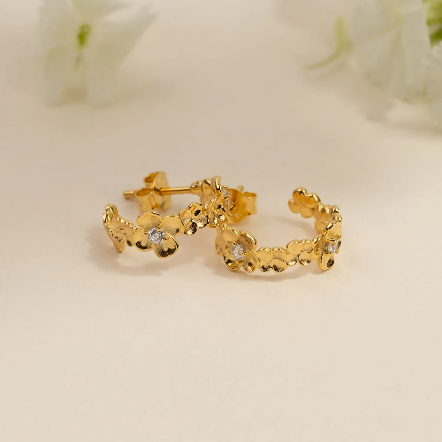 Sisi Copenhagen Flora Crystal Golden creoler forgyldt zirkon