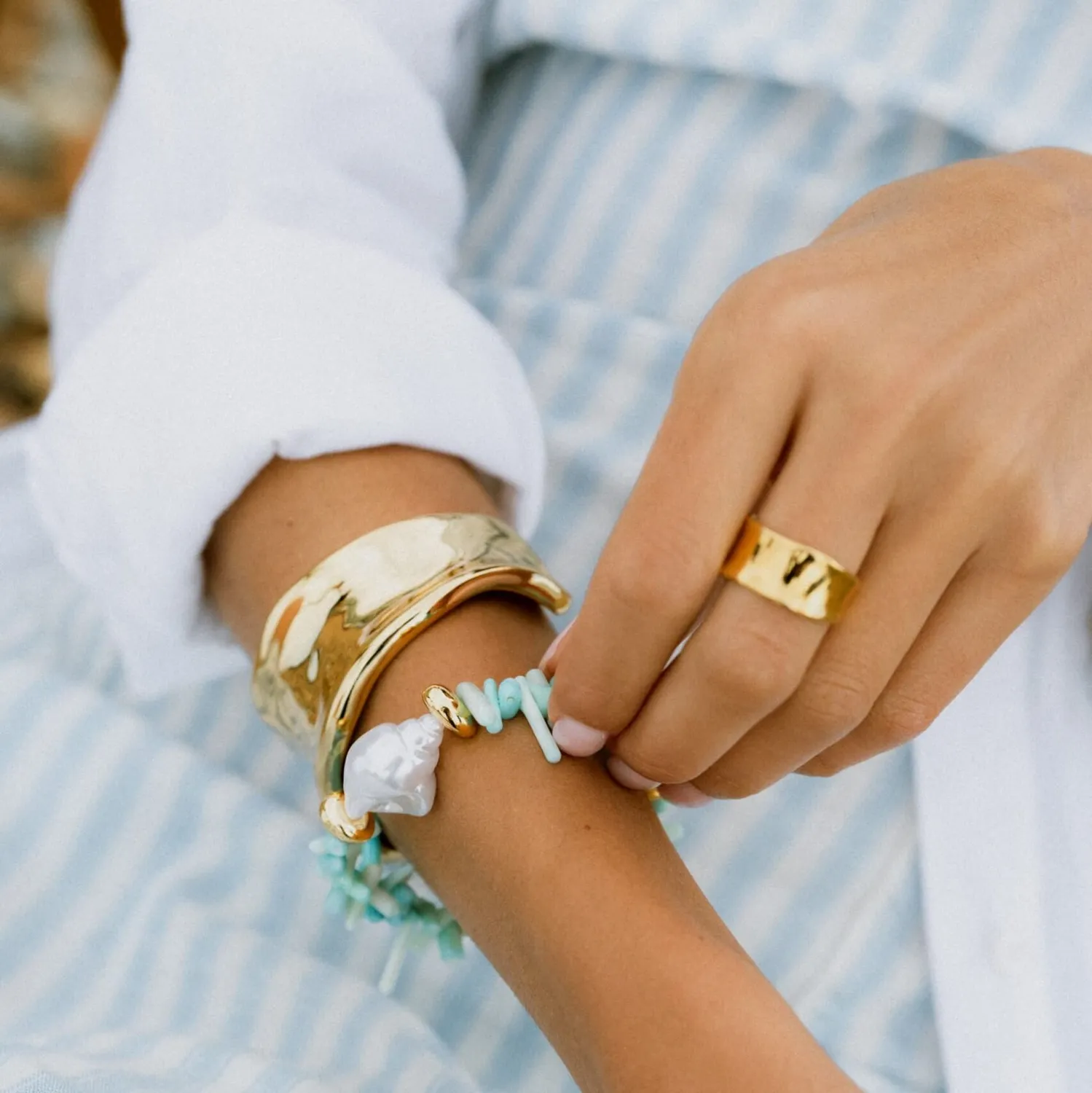 Orelia Statement Blue Coral armbånd guld blå perle