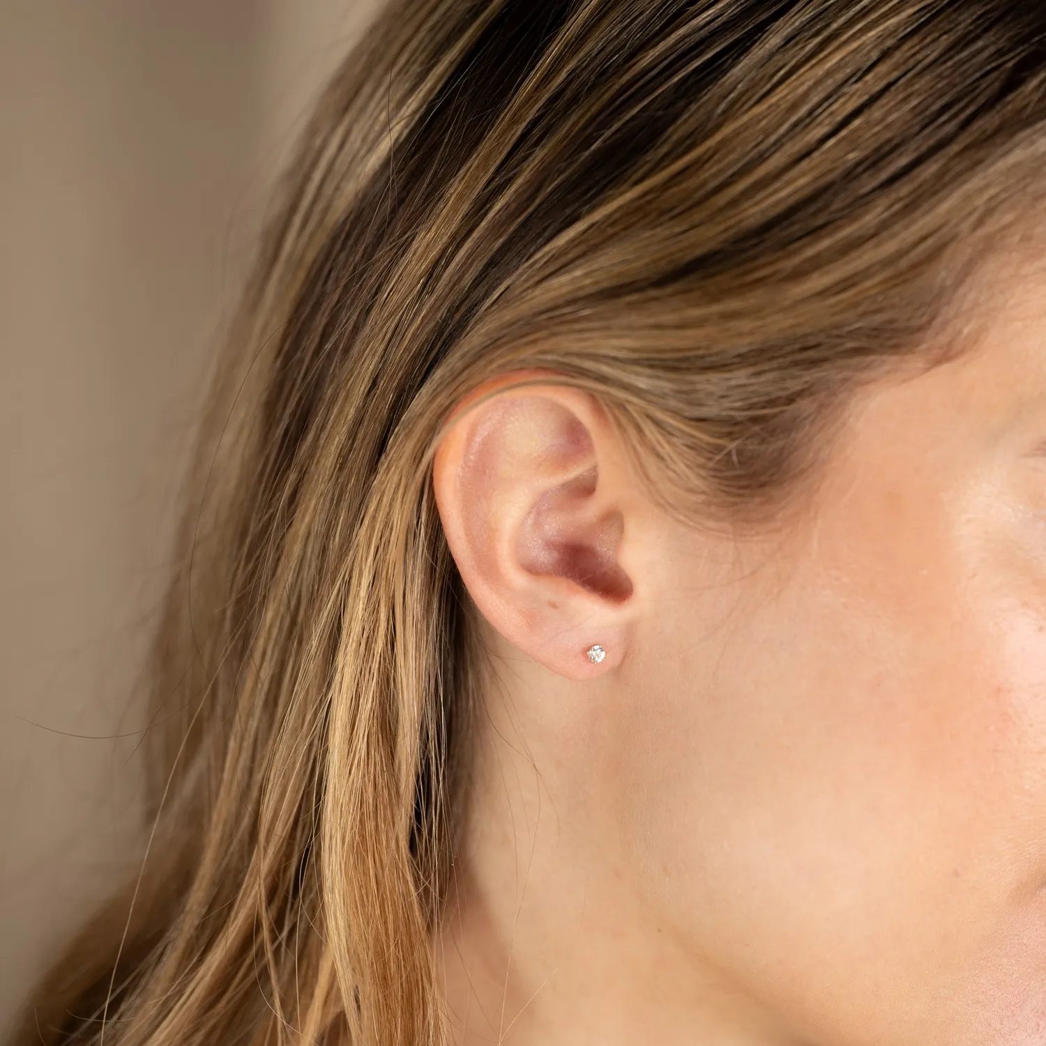 Sisi Copenhagen Soley White Topaz ørestikker massivt guld