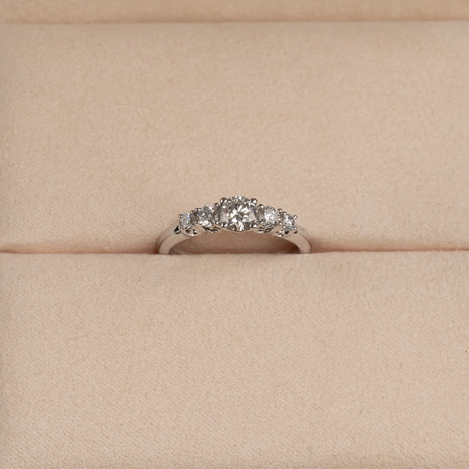 Sisi Copenhagen Five-Stone Trellis ring hvidguld 0,7 ct