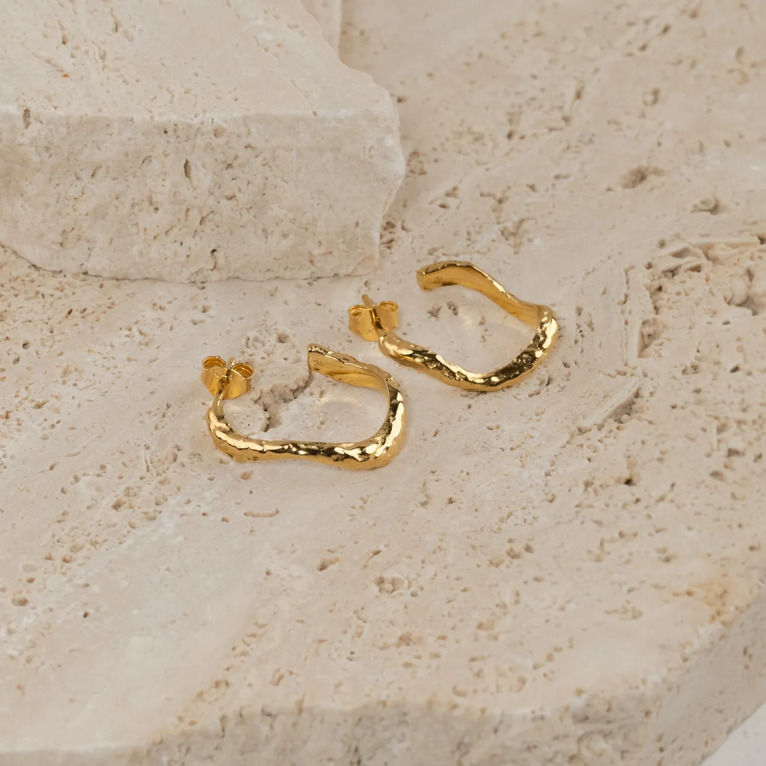 Sisi Copenhagen Maia Golden creoler 20 mm forgyldt
