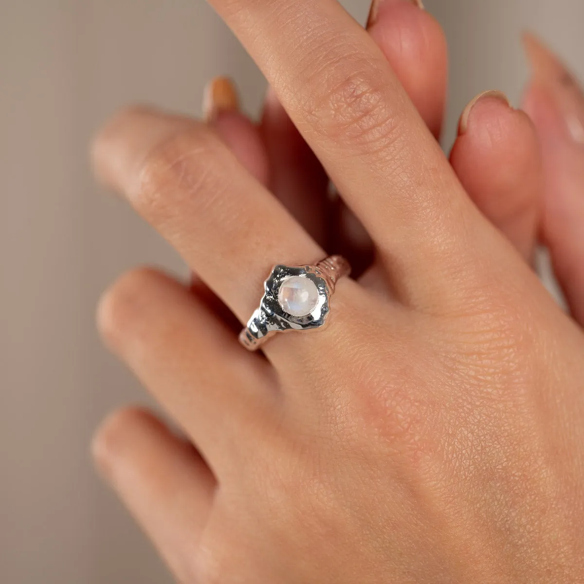 Sisi Copenhagen Gigi ring med månesten cabochon