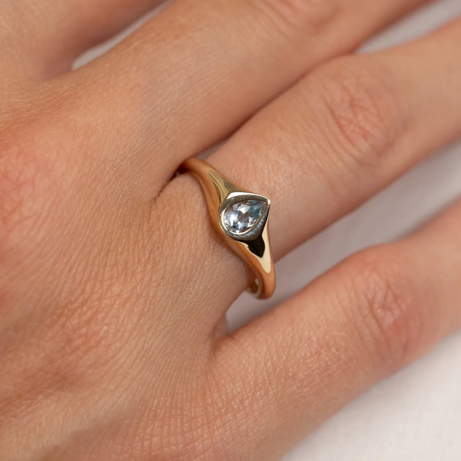 Sisi Copenhagen Luna Blue Topaz ring 9 kt guld
