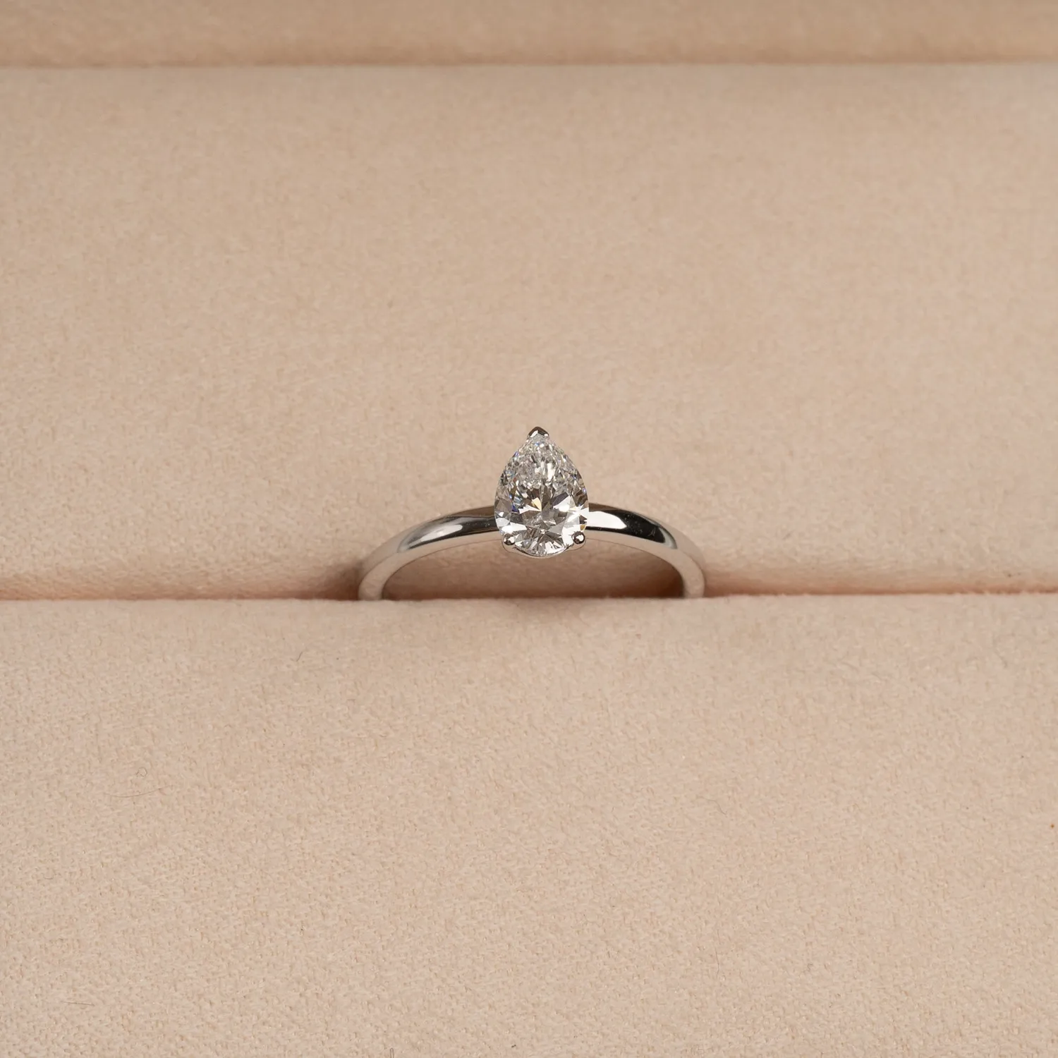 Sisi Copenhagen Solitaire Pear diamantring 0,75 ct hvidguld 52