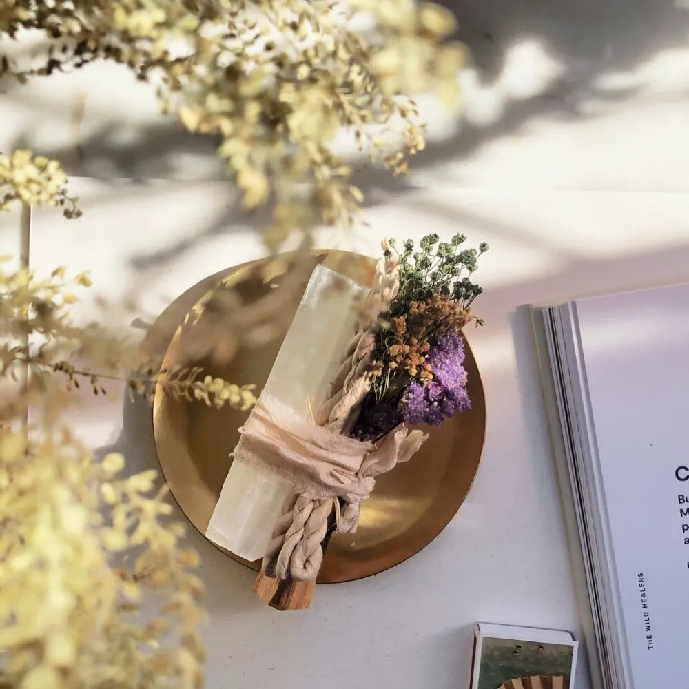 Orelia Palo Santo Selenit røgelse bundle med blomster