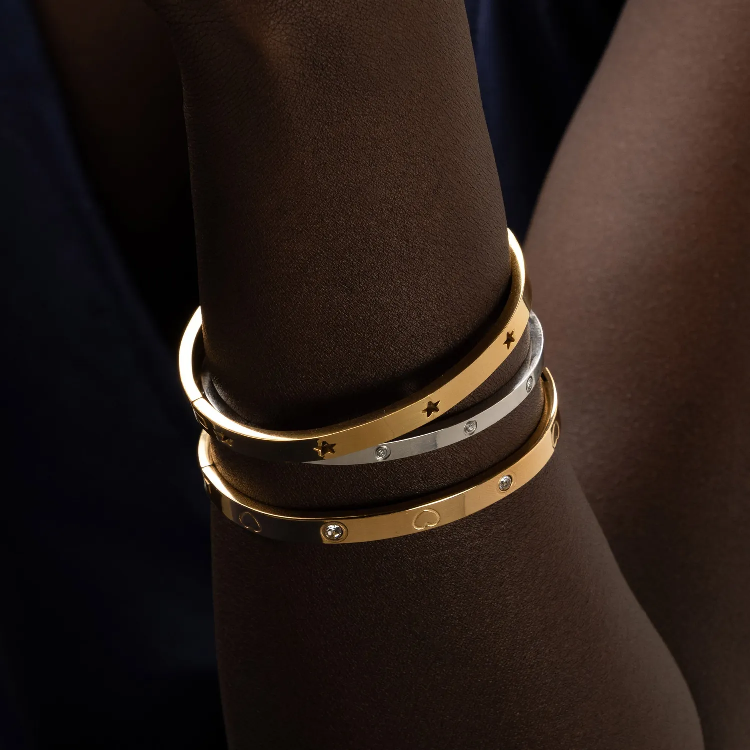 TIMI OF SWEDEN Gia armring hjerte krystal guld 60 mm