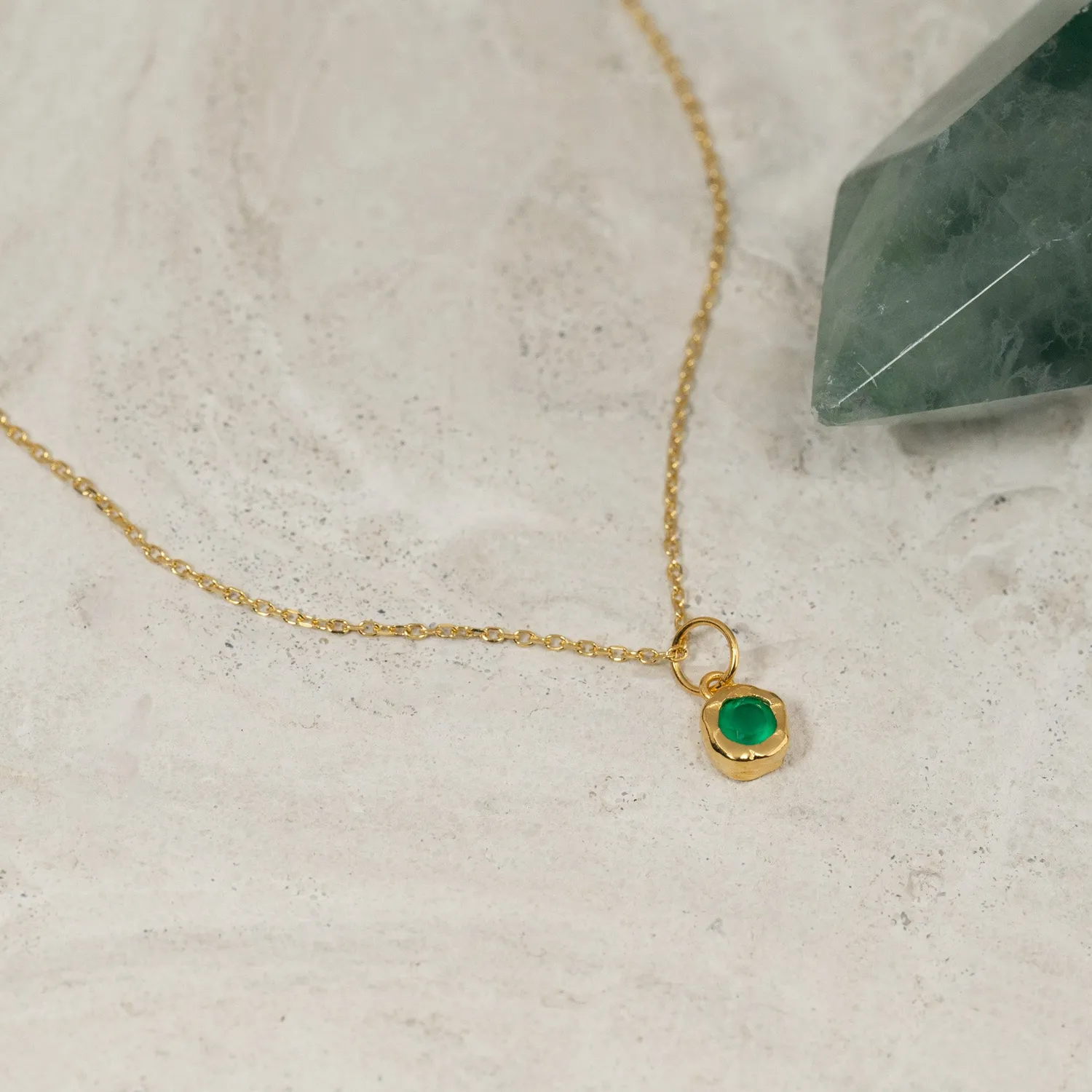 Sisi Copenhagen Selene Green Agate vedhæng forgyldt 4 mm