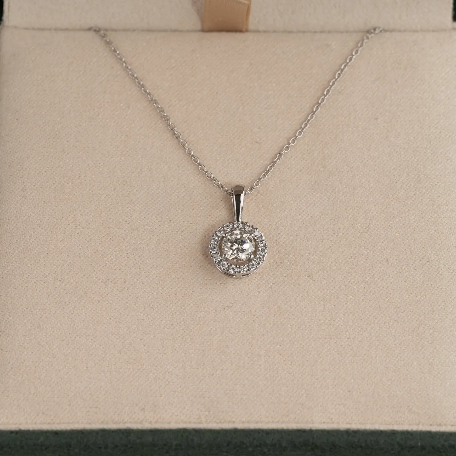 Sisi Copenhagen Round Halo vedhæng 0,66ct 14kt hvidguld