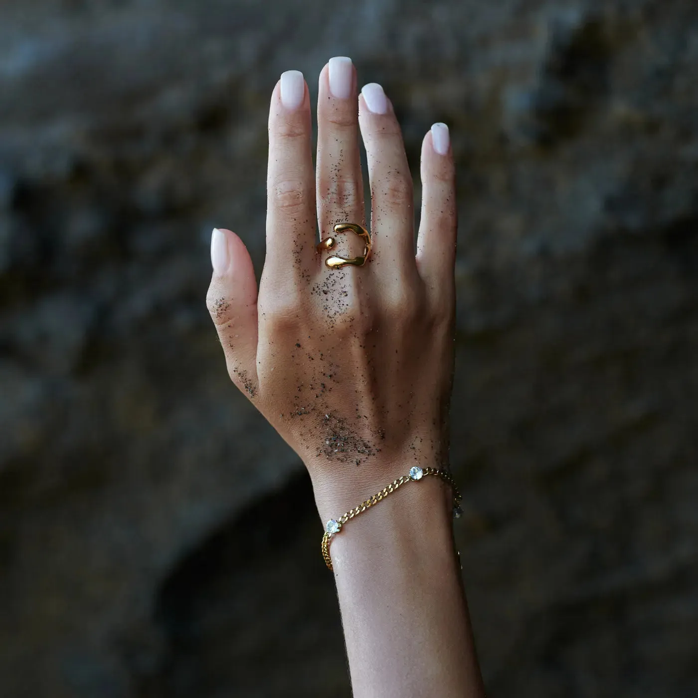 TIMI OF SWEDEN Clara klo-ring guld justerbar