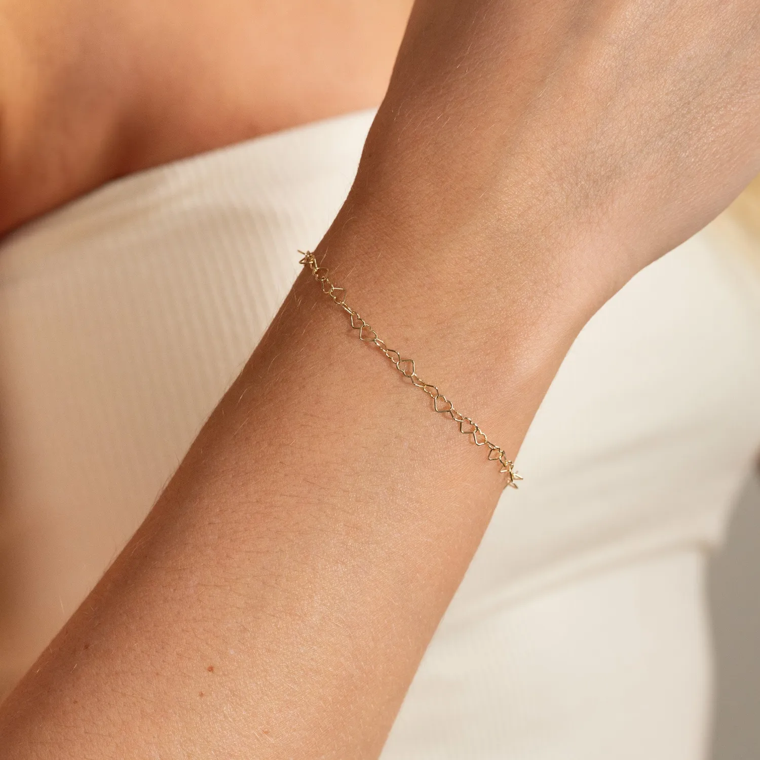 Sisi Copenhagen Amira armbånd forgyldt hjerter 20 cm