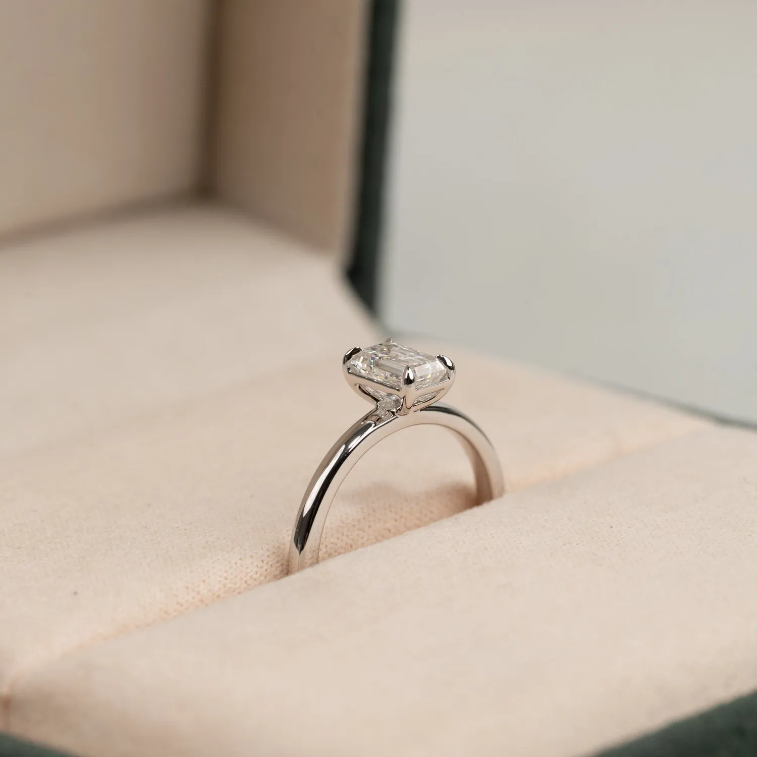 Sisi Copenhagen Solitaire Emerald diamantring hvidguld 0,75 ct